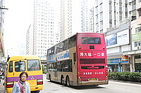 香港の街中で見かける二階建てのバス