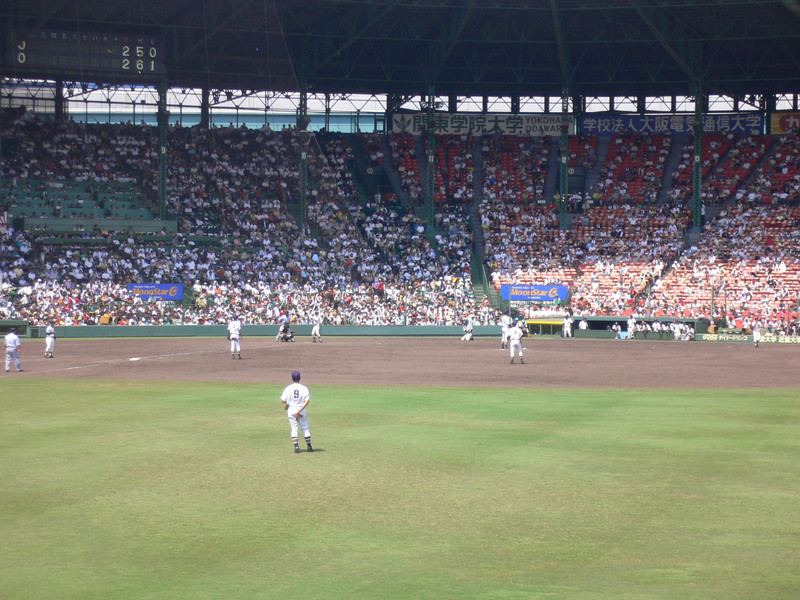 宇部商をはじめ県内の球児が活躍した改修前の甲子園